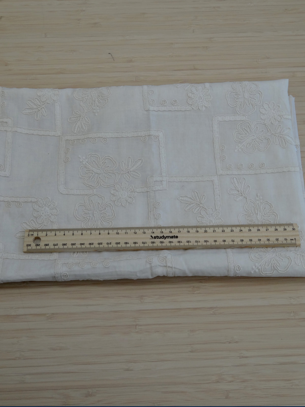 Remnant - 1.3m Assorted Embroidery