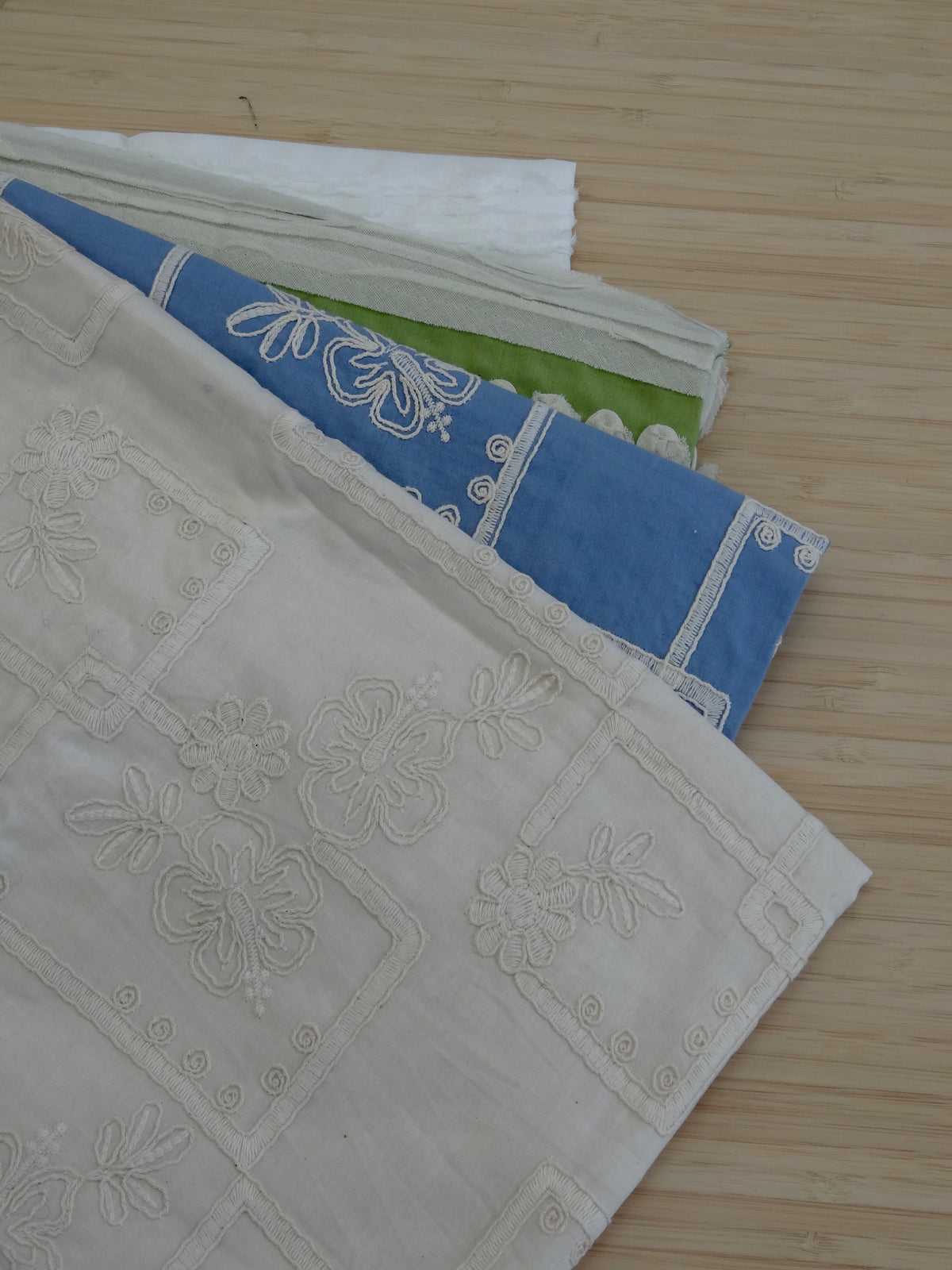 Remnant - 1.3m Assorted Embroidery